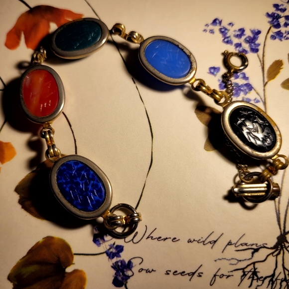 5 stone Glass Scarab "Good vibes" goldtone Bracelet - Picture 4 of 4